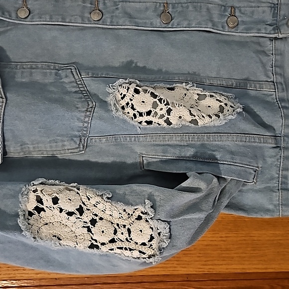 NWT Boohoo Plus jean jacket with lace Cut Outs Sz. 24 - Picture 3 of 9